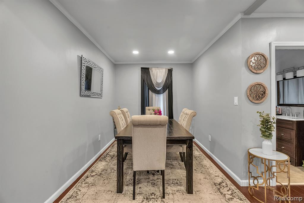 6044 N VERNON Street, Dearborn Heights, MI 48127 — Photo 11