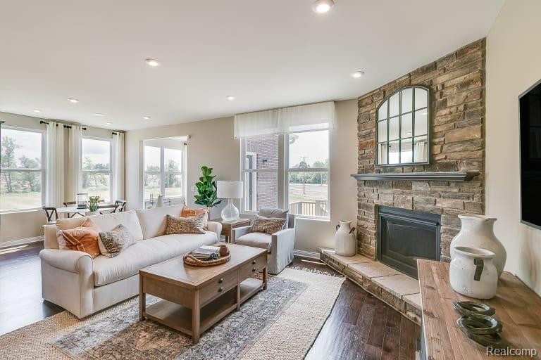 760 W SPANIEL Drive, Ann Arbor, MI 48108 — Photo 3