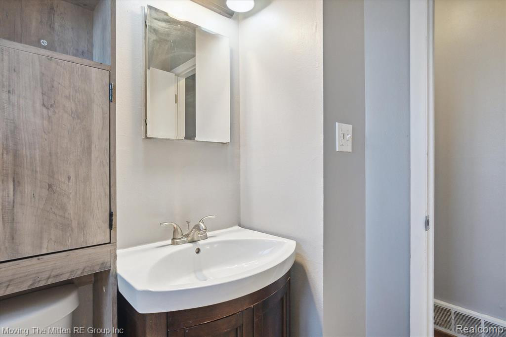 9648 WASHINGTON Street, Romulus, MI 48174 — Photo 24