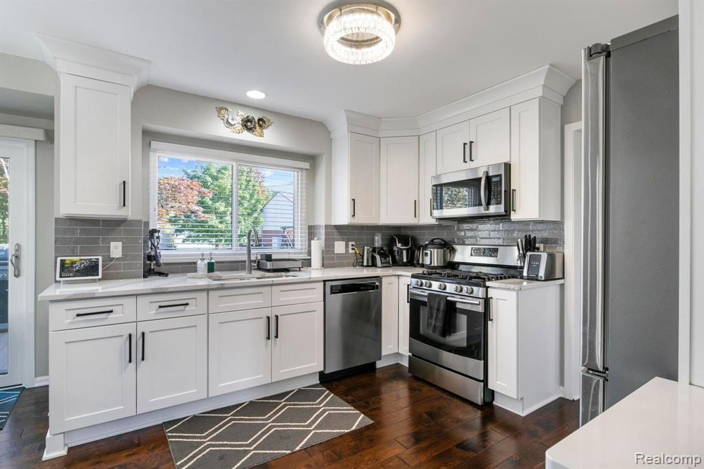 48990 Fifth Avenue, Canton, MI 48188 — Photo 8