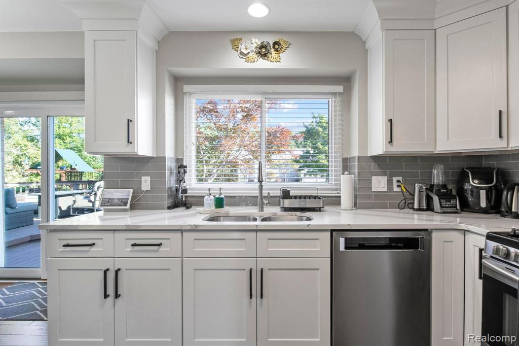 48990 Fifth Avenue, Canton, MI 48188 — Photo 10