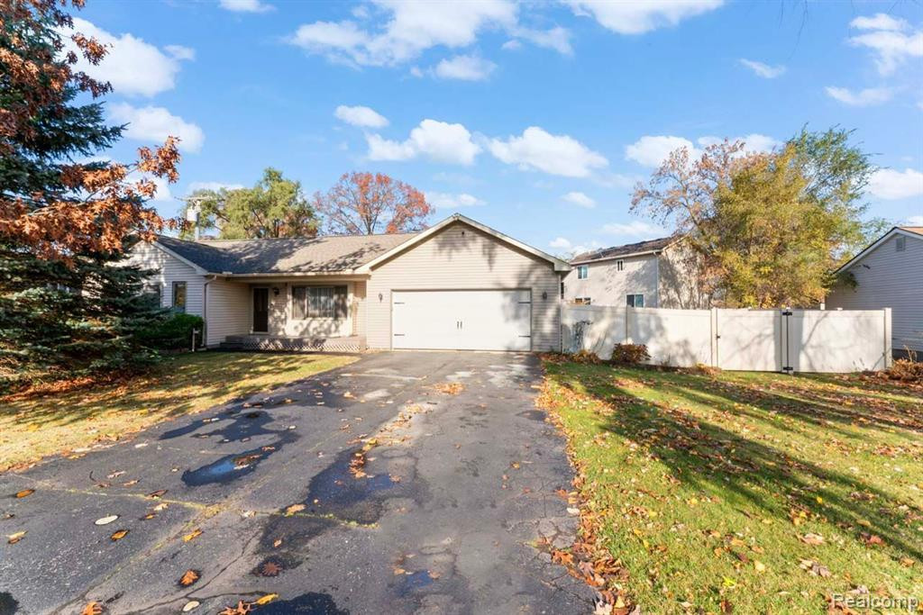 4014 LOTUS Drive, Waterford, MI 48329 — Photo 3