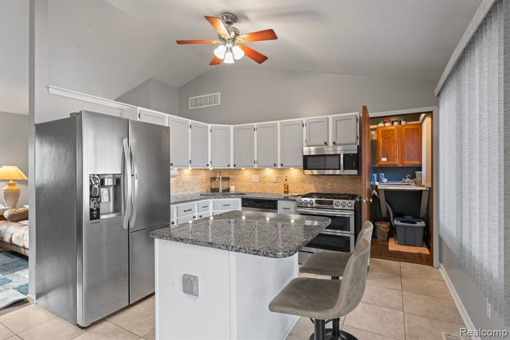 4014 LOTUS Drive, Waterford, MI 48329 — Photo 10