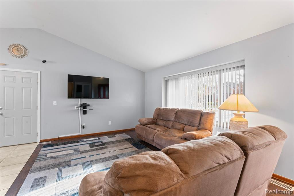 4014 LOTUS Drive, Waterford, MI 48329 — Photo 15