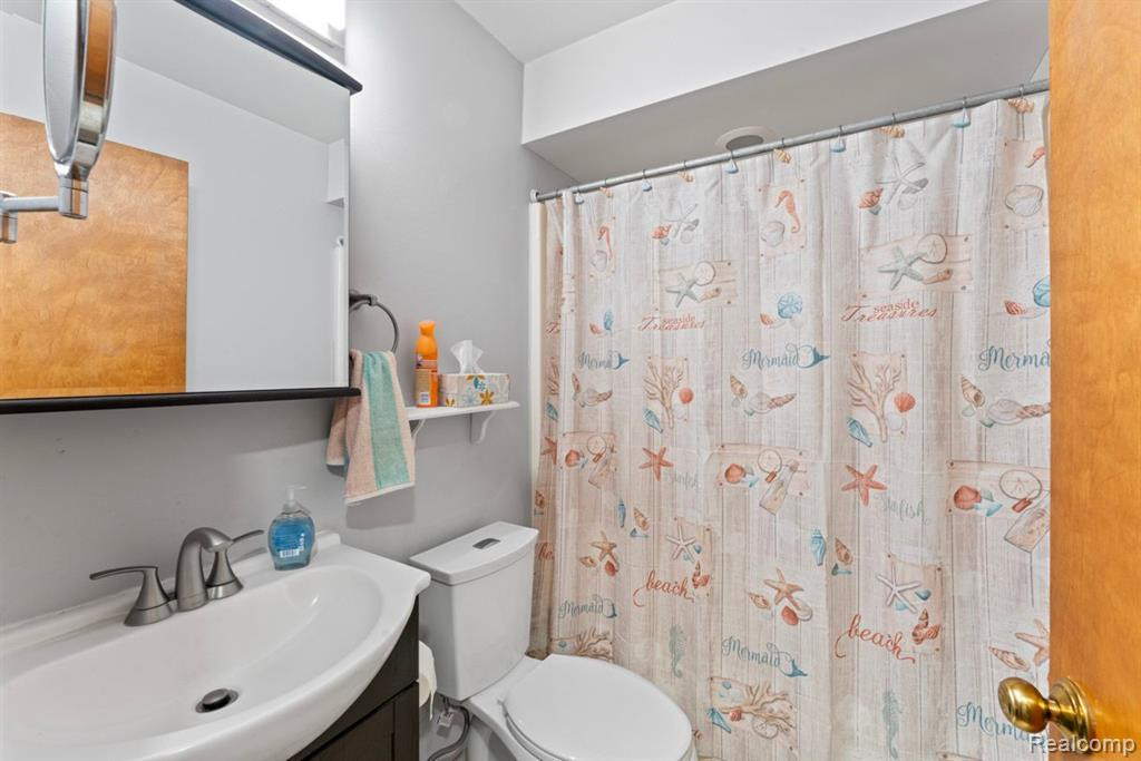 4014 LOTUS Drive, Waterford, MI 48329 — Photo 21