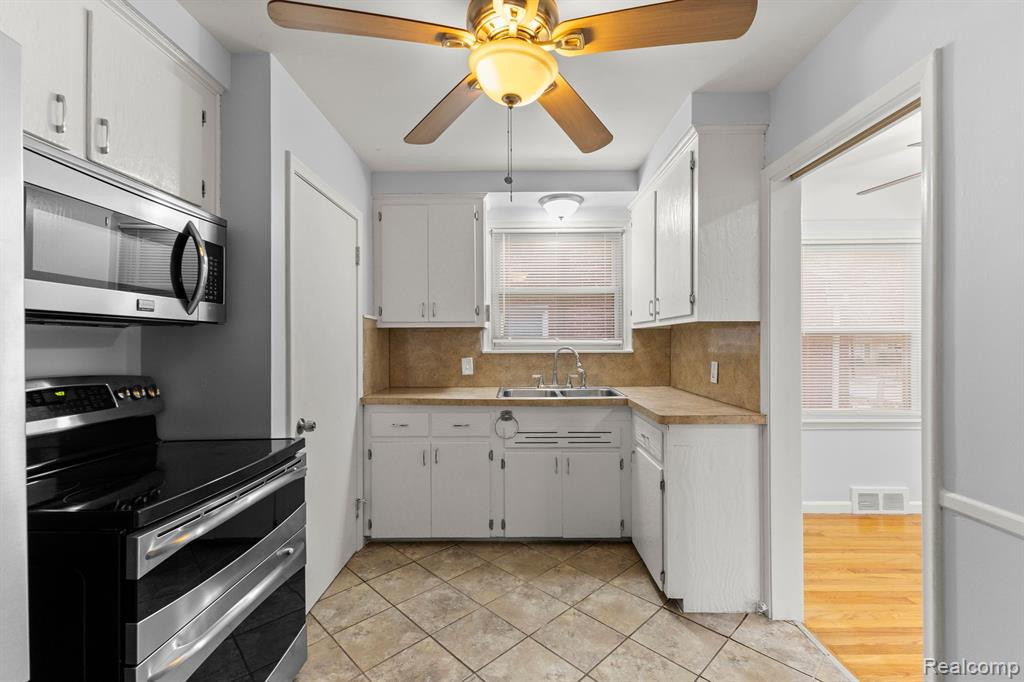 9570 GRAYFIELD, Redford, MI 48239 — Photo 13