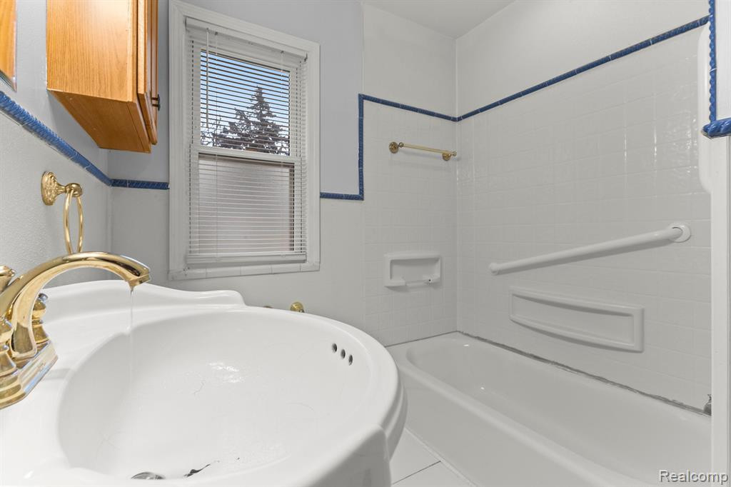 9570 GRAYFIELD, Redford, MI 48239 — Photo 23