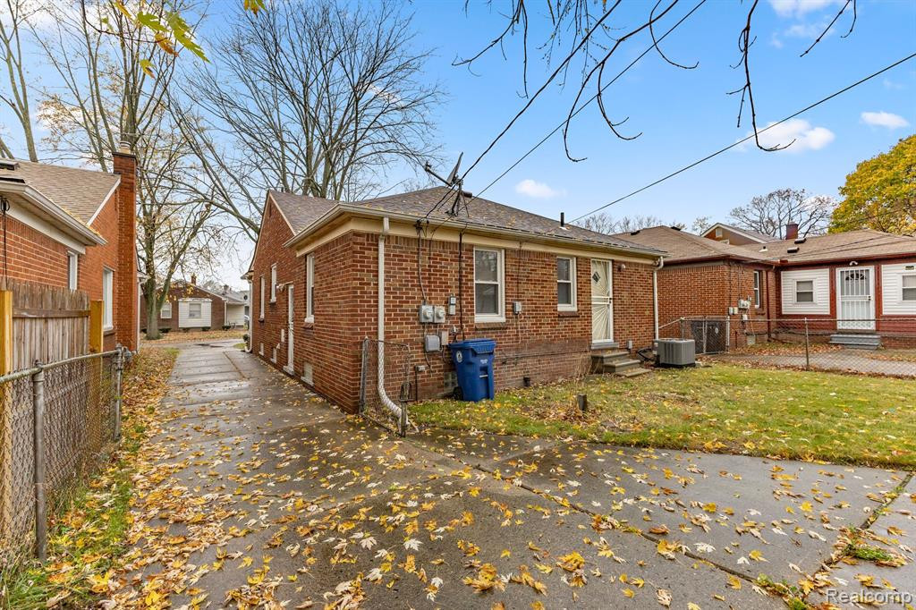 9570 GRAYFIELD, Redford, MI 48239 — Photo 32