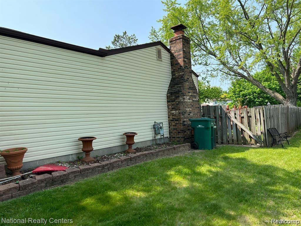 7985 RAINTREE Drive, Ypsilanti, MI 48197 — Photo 2