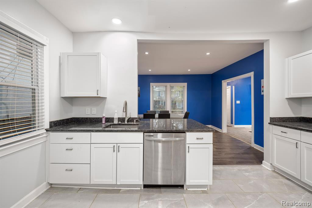 465 W GREENDALE, Highland Park, MI 48203 — Photo 8