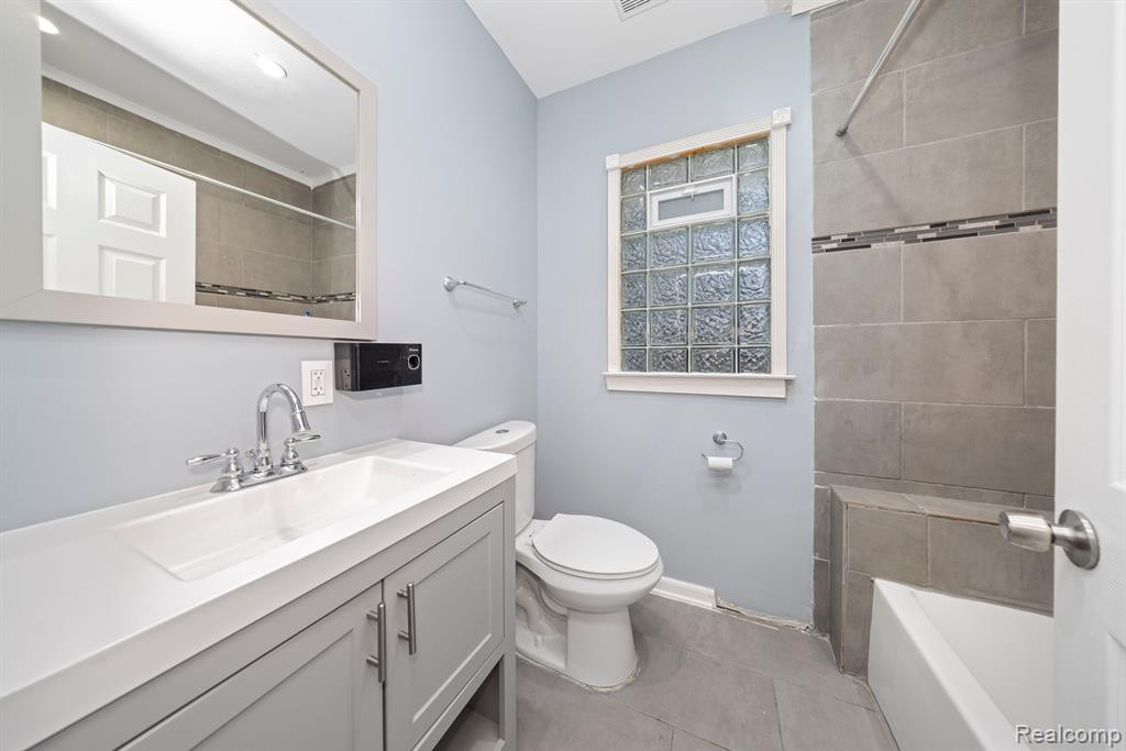 465 W GREENDALE, Highland Park, MI 48203 — Photo 12