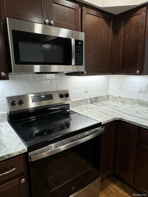 40509 PINETREE Drive, Plymouth, MI 48170 — Photo 10