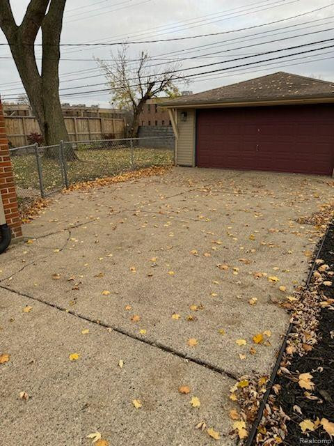 40509 PINETREE Drive, Plymouth, MI 48170 — Photo 17