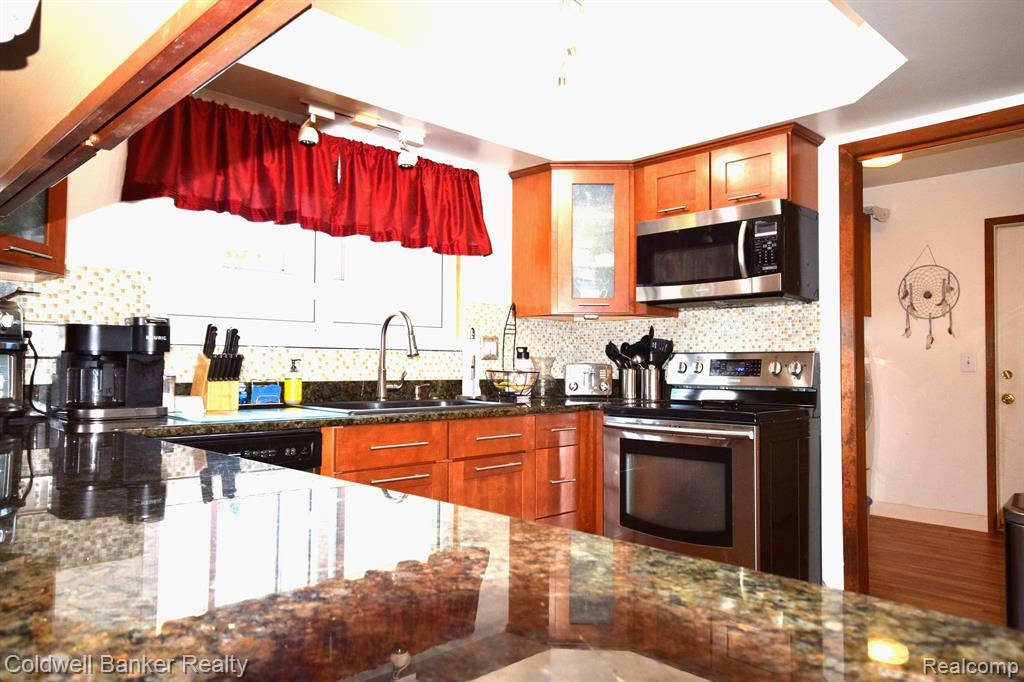 7350 WILLOW CREEK Drive, Canton, MI 48187 — Photo 14