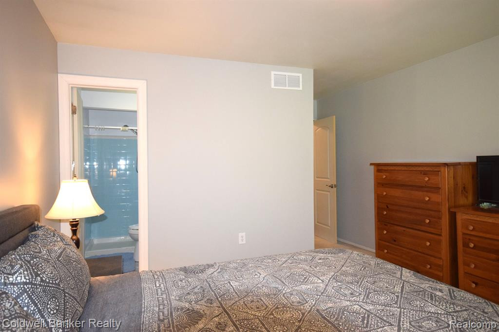 7350 WILLOW CREEK Drive, Canton, MI 48187 — Photo 25