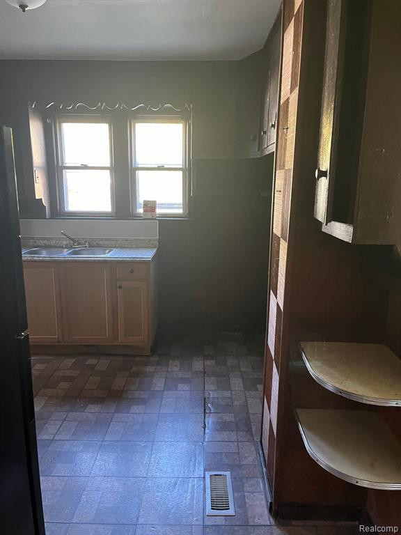 5315 RADNOR Street, Detroit, MI 48224 — Photo 7