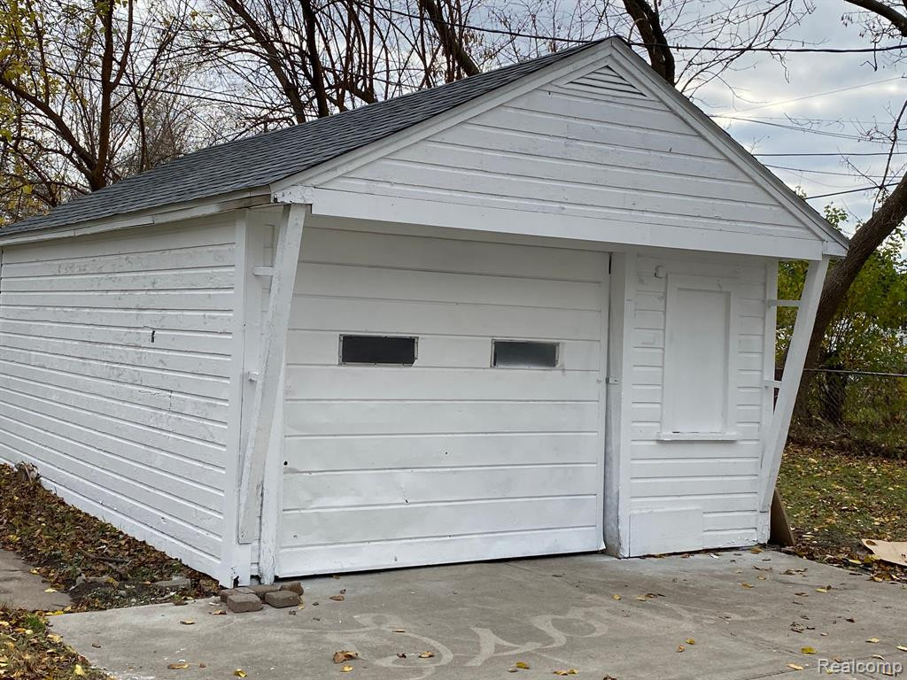 7012 CADILLAC Avenue, Warren, MI 48091 — Photo 2
