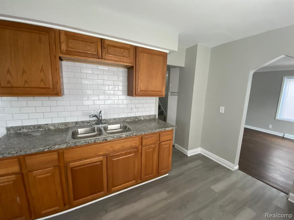 7012 CADILLAC Avenue, Warren, MI 48091 — Photo 4