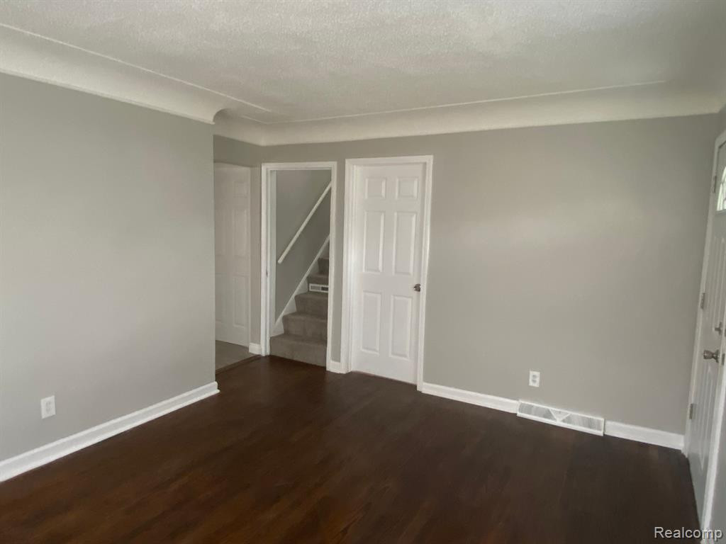 7012 CADILLAC Avenue, Warren, MI 48091 — Photo 5