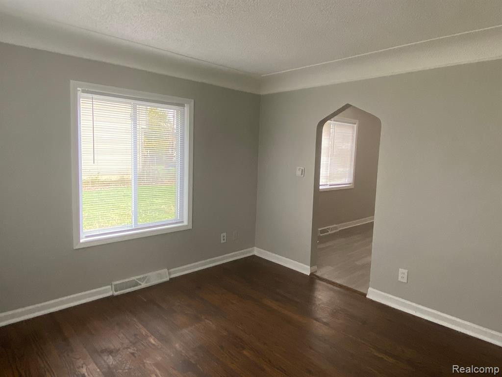 7012 CADILLAC Avenue, Warren, MI 48091 — Photo 6