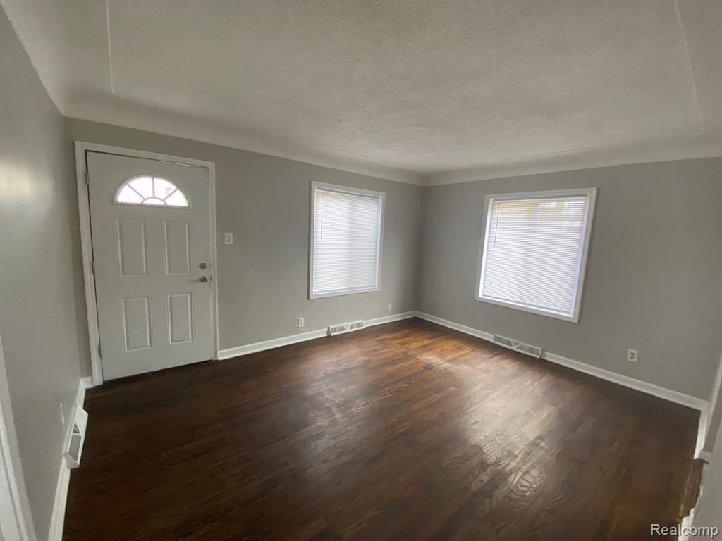7012 CADILLAC Avenue, Warren, MI 48091 — Photo 11
