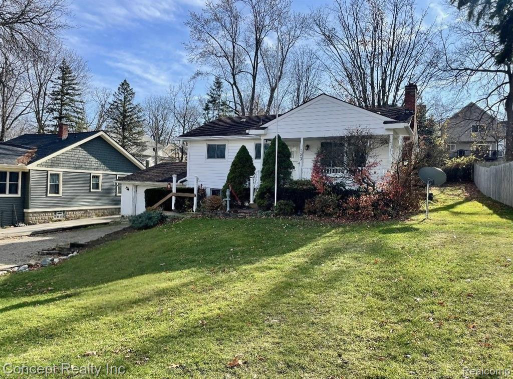 123 W LAFAYETTE Street, Milford, MI 48381 — front exterior