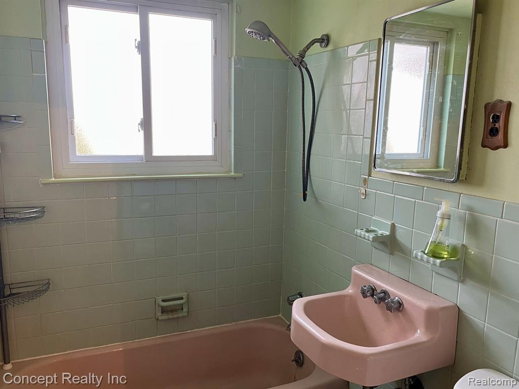 123 W LAFAYETTE Street, Milford, MI 48381 — Photo 6