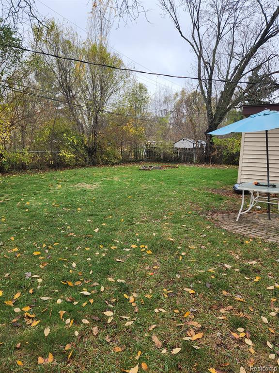 8618 S ROBINWOOD, Shelby Twp, MI 48317 — Photo 3