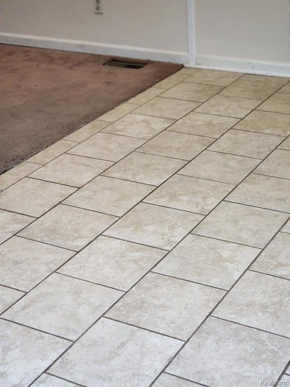 8618 S ROBINWOOD, Shelby Twp, MI 48317 — Photo 7