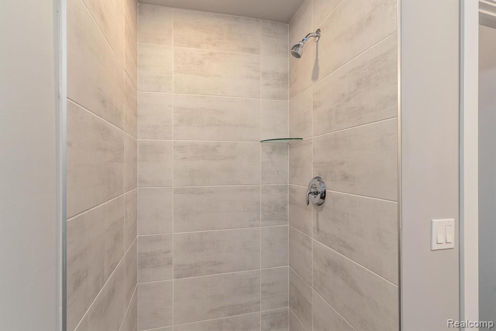 4970 Adler Court, Troy, MI 48085 — Photo 36