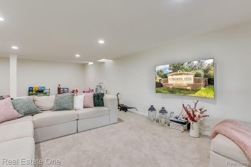 51230 UPLAND VIEW Street, Canton, MI 48188 — Photo 39