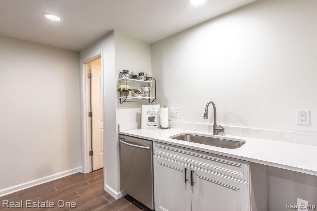 51230 UPLAND VIEW Street, Canton, MI 48188 — Photo 42