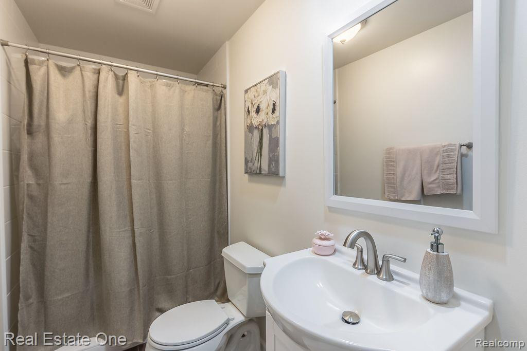 51230 UPLAND VIEW Street, Canton, MI 48188 — Photo 43