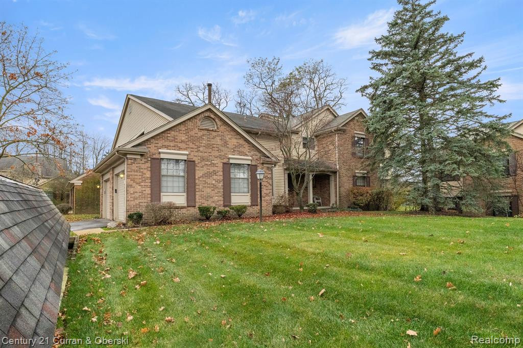 29703 PINE RIDGE Circle, Farmington Hills, MI 48331 — Photo 2