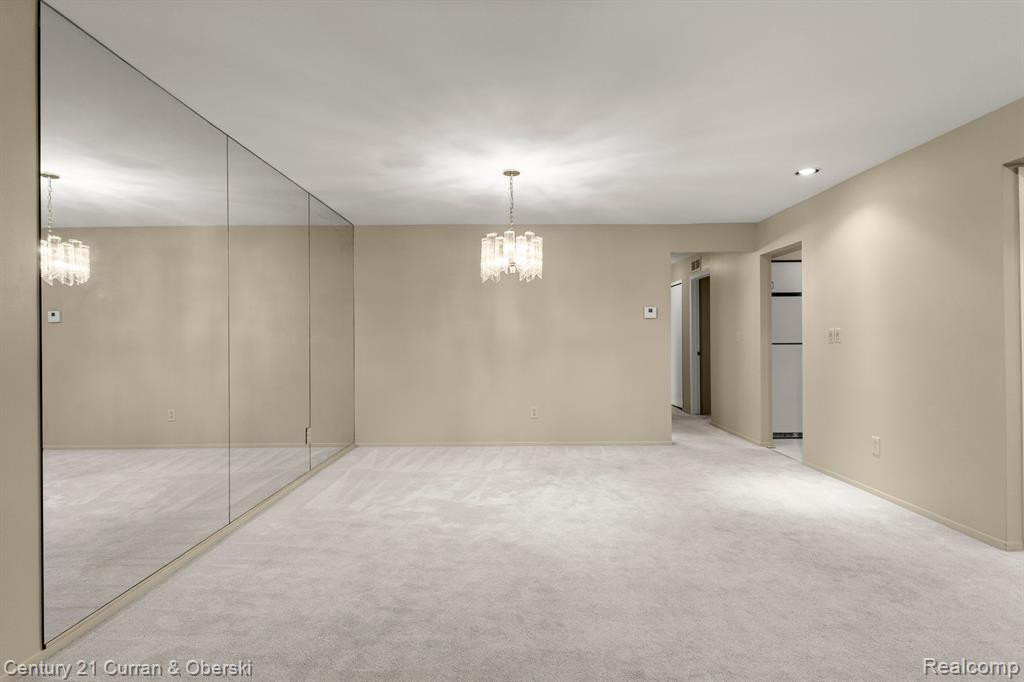 29703 PINE RIDGE Circle, Farmington Hills, MI 48331 — Photo 9
