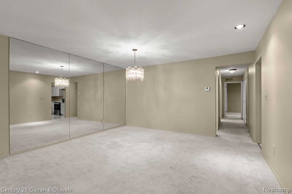 29703 PINE RIDGE Circle, Farmington Hills, MI 48331 — Photo 10