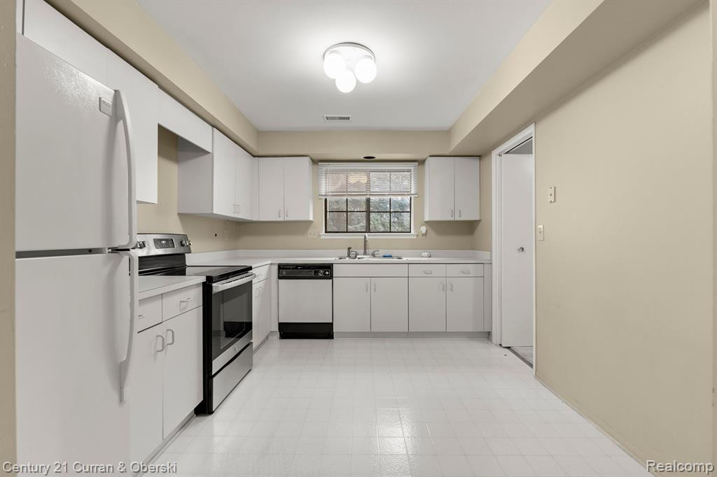 29703 PINE RIDGE Circle, Farmington Hills, MI 48331 — Photo 15