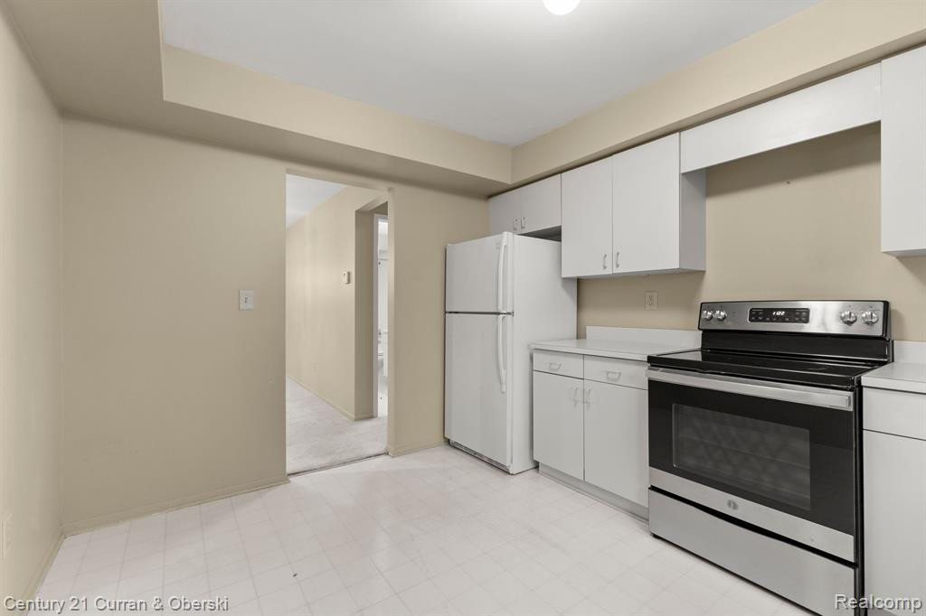 29703 PINE RIDGE Circle, Farmington Hills, MI 48331 — Photo 17