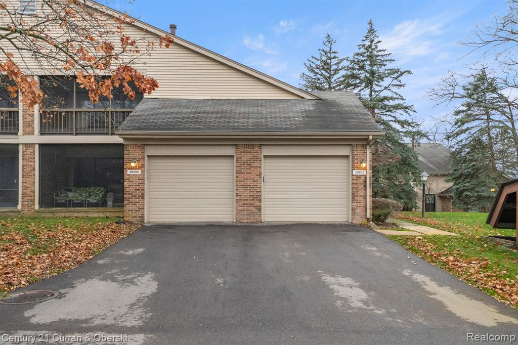 29703 PINE RIDGE Circle, Farmington Hills, MI 48331 — Photo 35