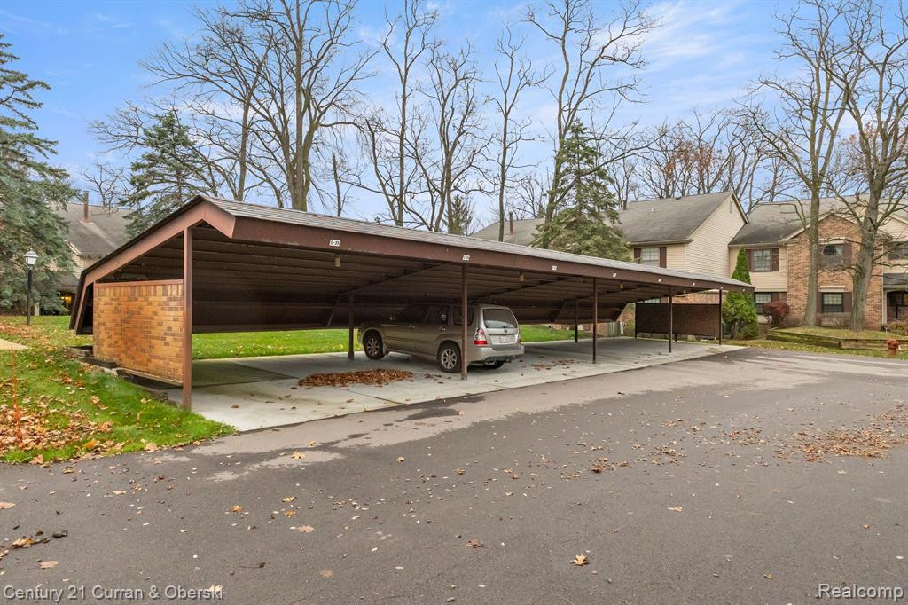 29703 PINE RIDGE Circle, Farmington Hills, MI 48331 — Photo 37