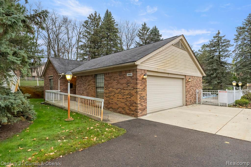 29703 PINE RIDGE Circle, Farmington Hills, MI 48331 — Photo 38