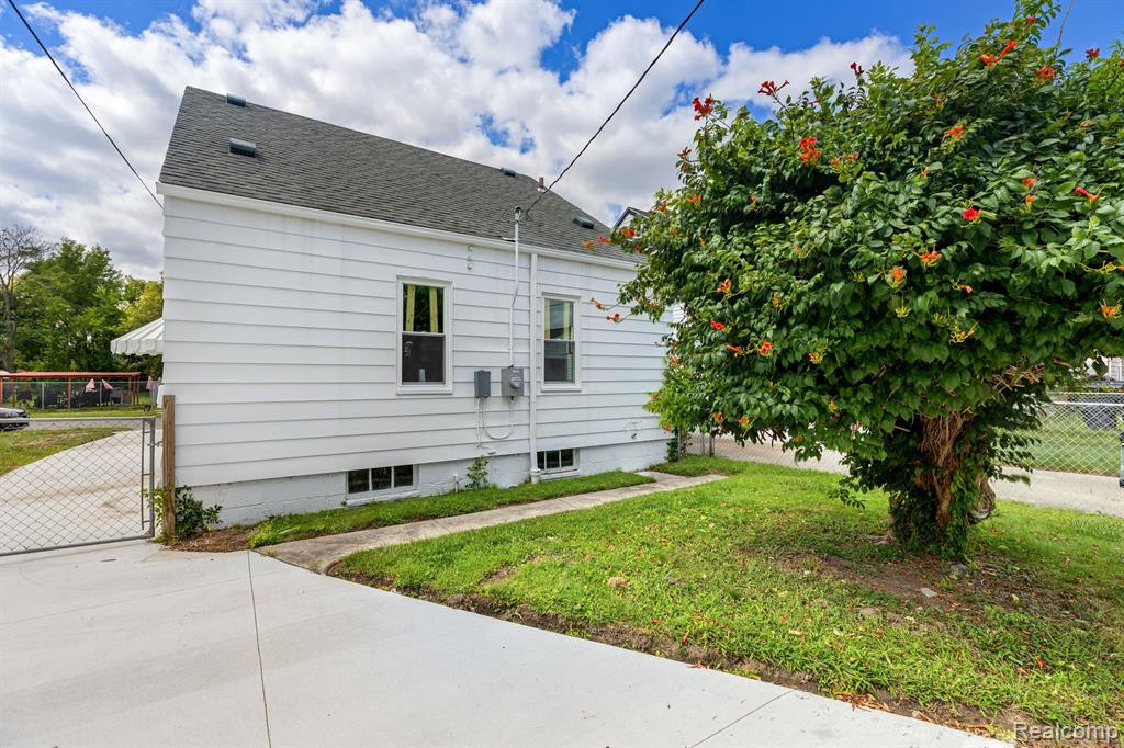 9930 WINTHROP Street, Detroit, MI 48227 — Photo 3