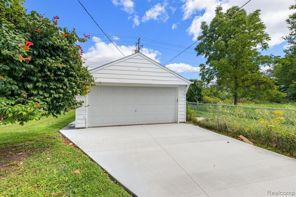 9930 WINTHROP Street, Detroit, MI 48227 — Photo 5
