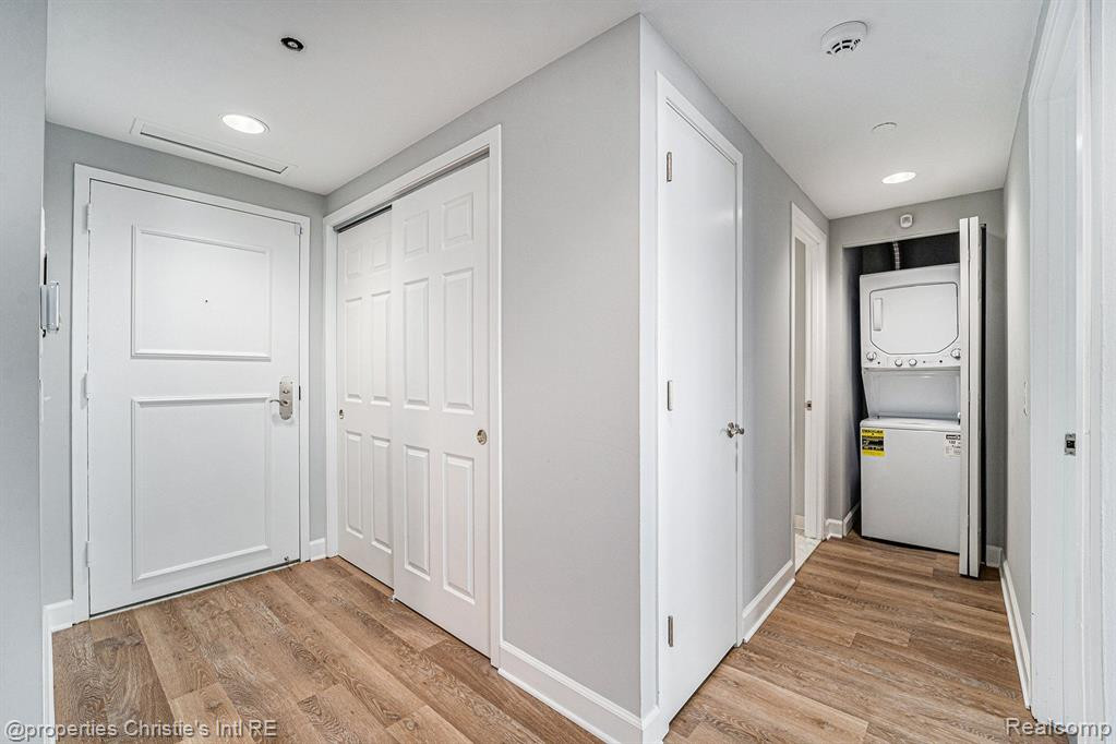 3320 Spinnaker Lane, 8E, Detroit, MI 48207 — Photo 12