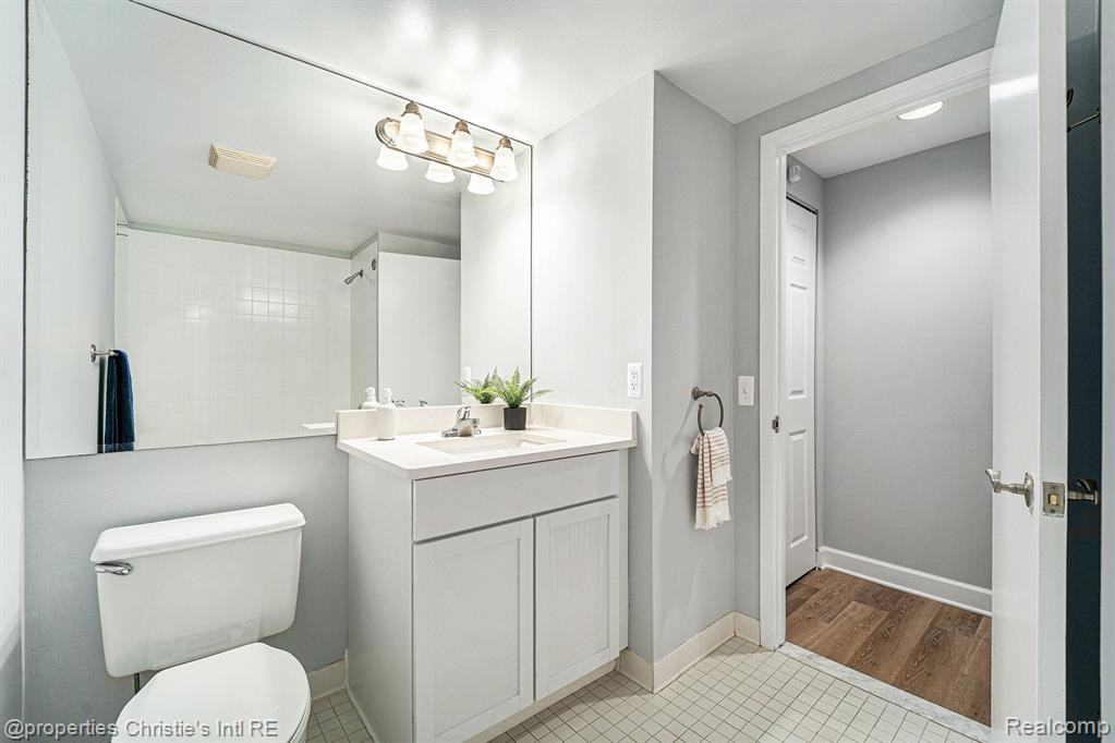3320 Spinnaker Lane, 8E, Detroit, MI 48207 — Photo 16