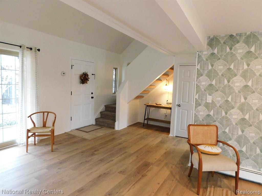 2332 W 14 MILE Road, 12, Royal Oak, MI 48073 — Photo 2