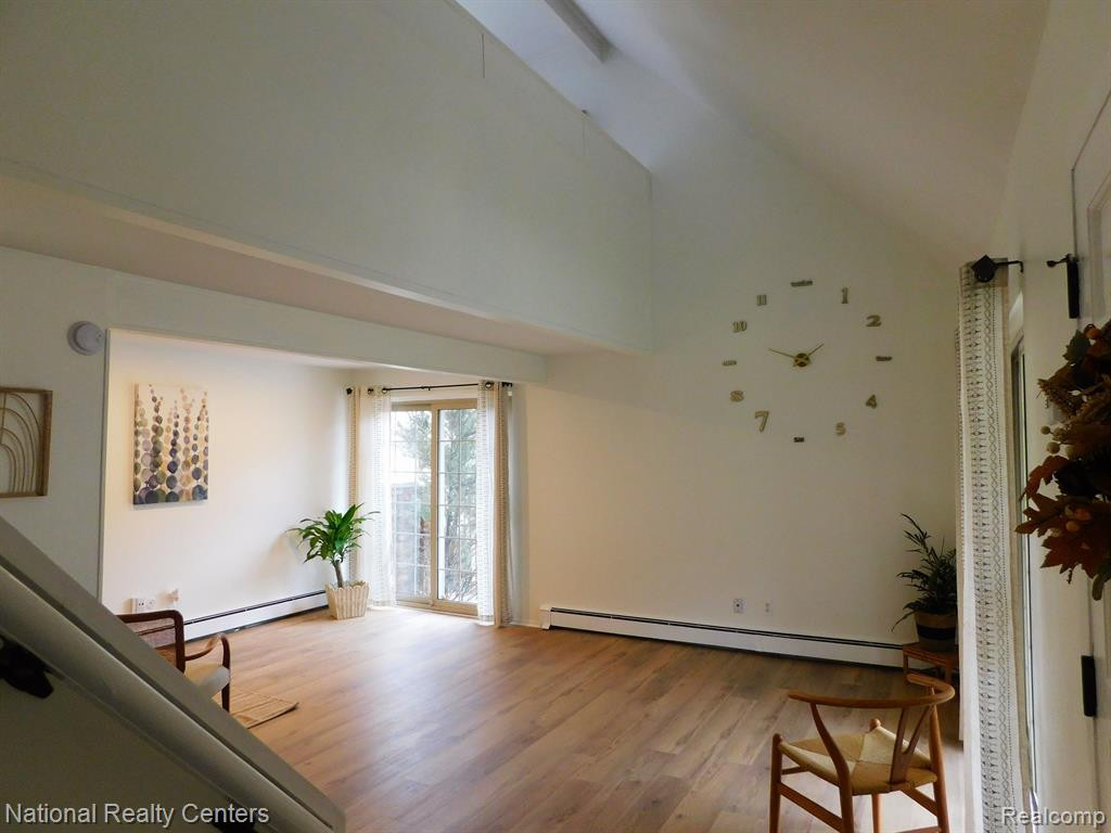 2332 W 14 MILE Road, 12, Royal Oak, MI 48073 — Photo 3