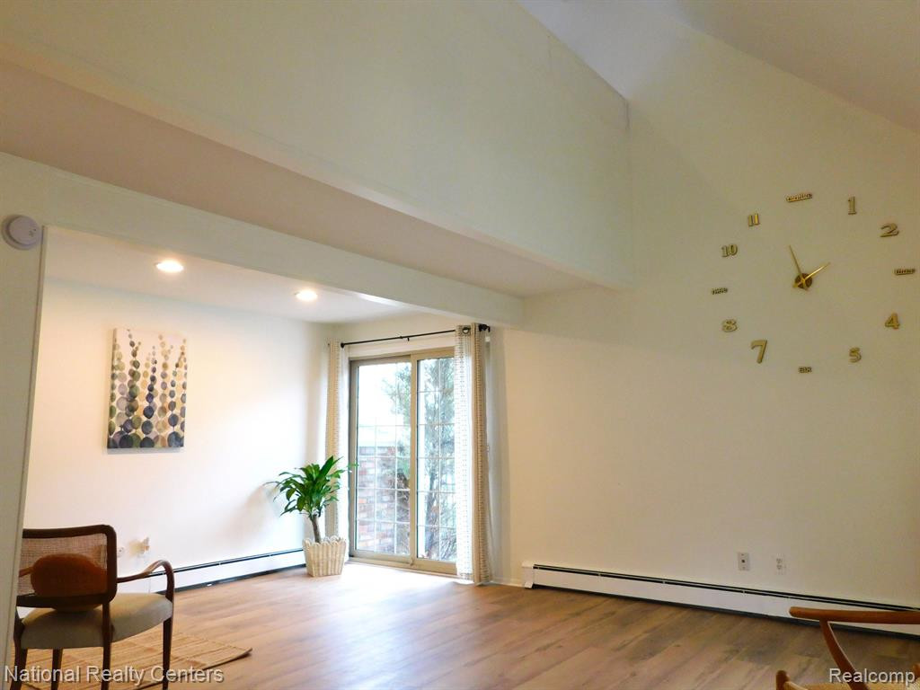 2332 W 14 MILE Road, 12, Royal Oak, MI 48073 — Photo 4
