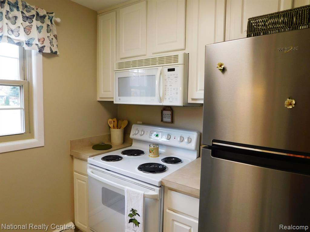 2332 W 14 MILE Road, 12, Royal Oak, MI 48073 — Photo 7