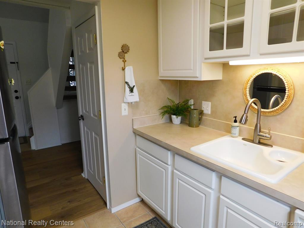 2332 W 14 MILE Road, 12, Royal Oak, MI 48073 — Photo 8